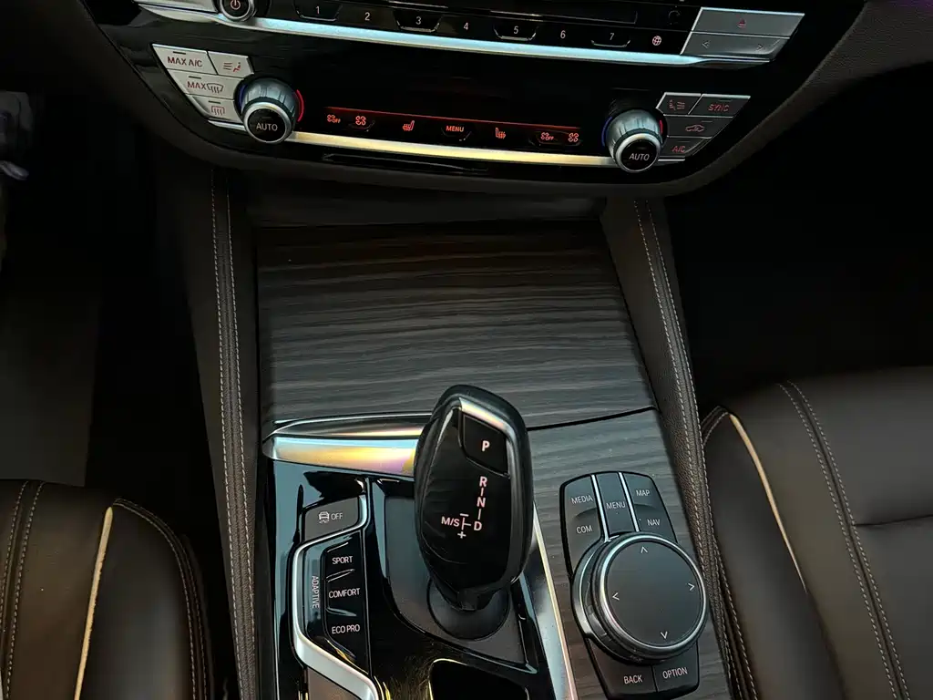 BMW 5 Series New Energy 2019 — фото 12