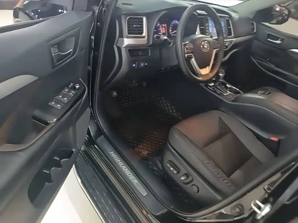 Toyota Highlander 2020 — фото 16
