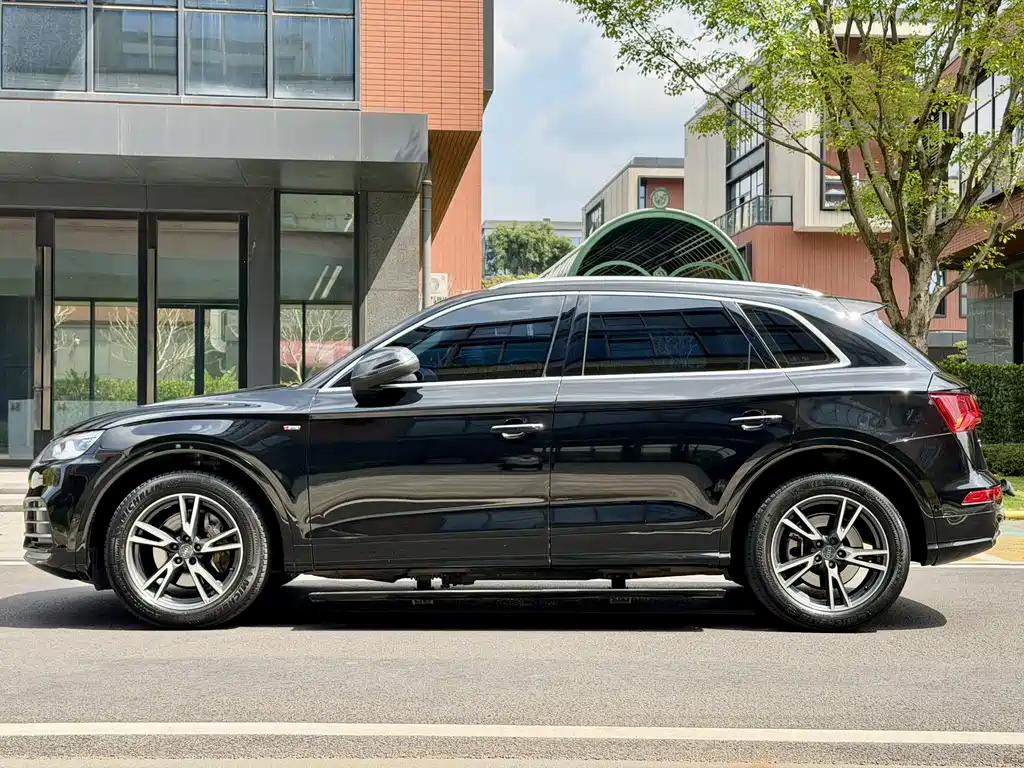 Audi Q5L 2020 — фото 20