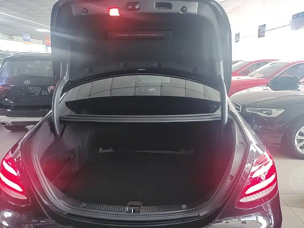 Mercedes-Benz E-Class 2020 — фото 19