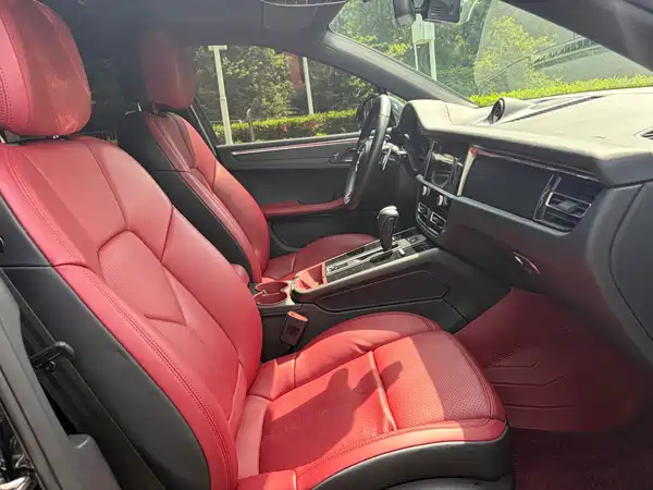 Porsche Macan 2025