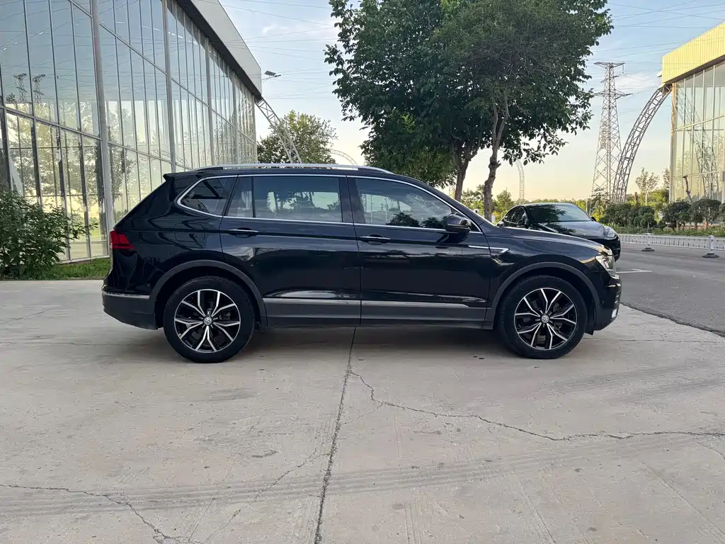 Volkswagen Tiguan L 2020 — фото 4