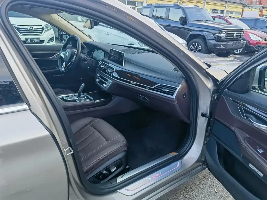 BMW 7 Series 2017 — фото 17