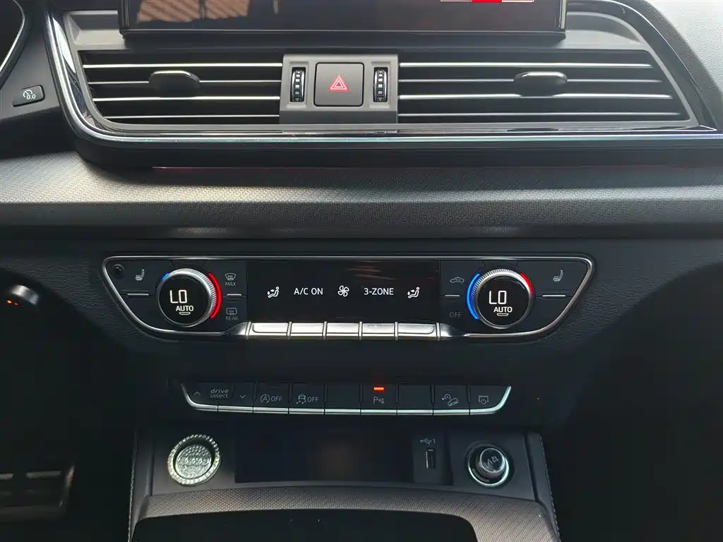 Audi Q5L 2023 — фото 7