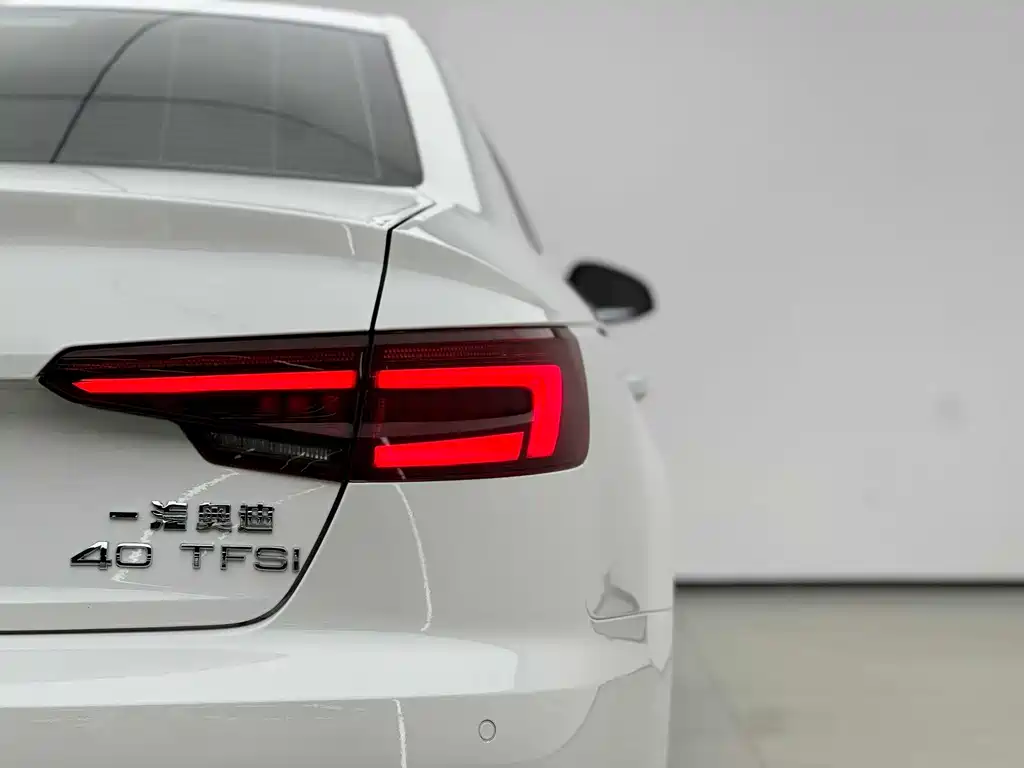 Audi A4L 2019 — фото 15