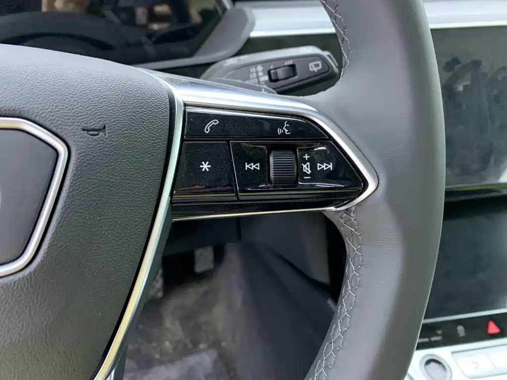 Audi e-tron 2026 — фото 21