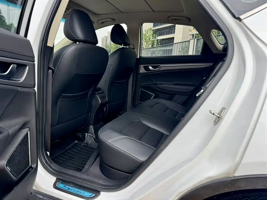 Geely Emgrand GS 2017 — фото 12