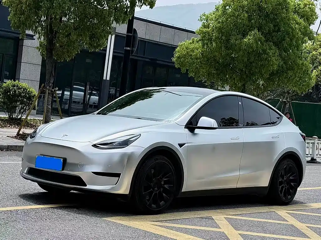 Tesla Model Y 2023 — фото 1