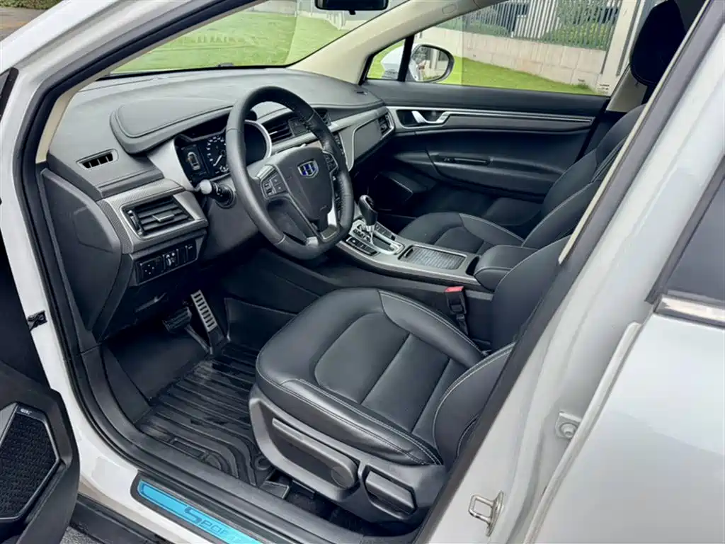 Geely Emgrand GS 2017 — фото 16