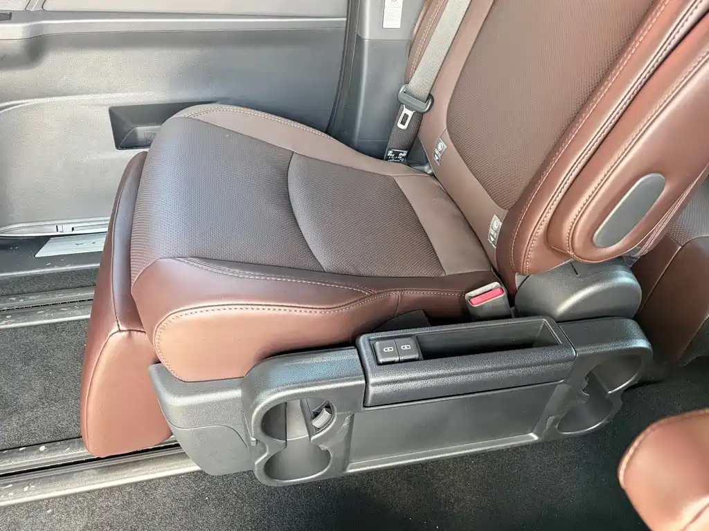Toyota Granvia 2025