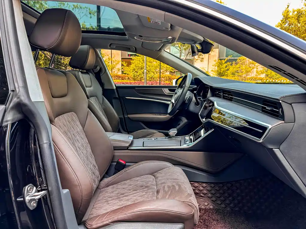 Audi A7L 2023 — фото 17