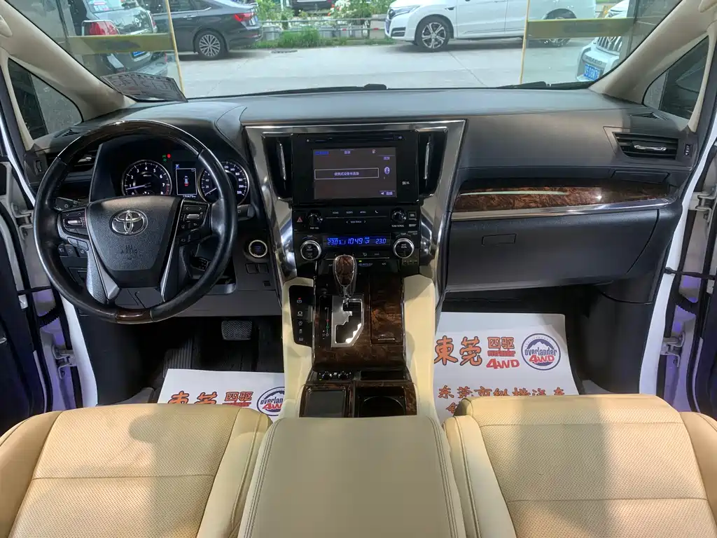 Toyota Alphard 2018 — фото 8