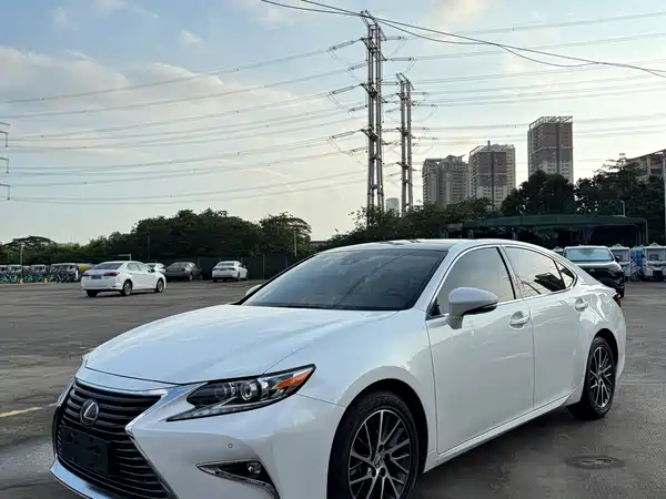 Lexus ES 2016