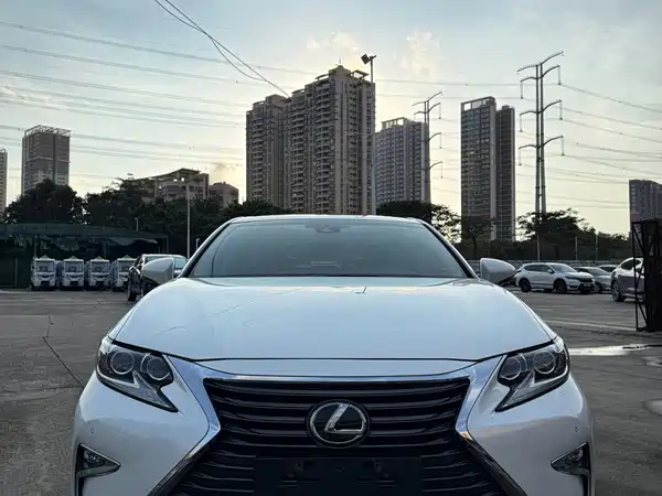 Lexus ES 2016