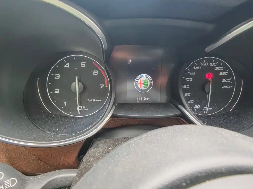 Alfa Romeo Stelvio 2018 — фото 10