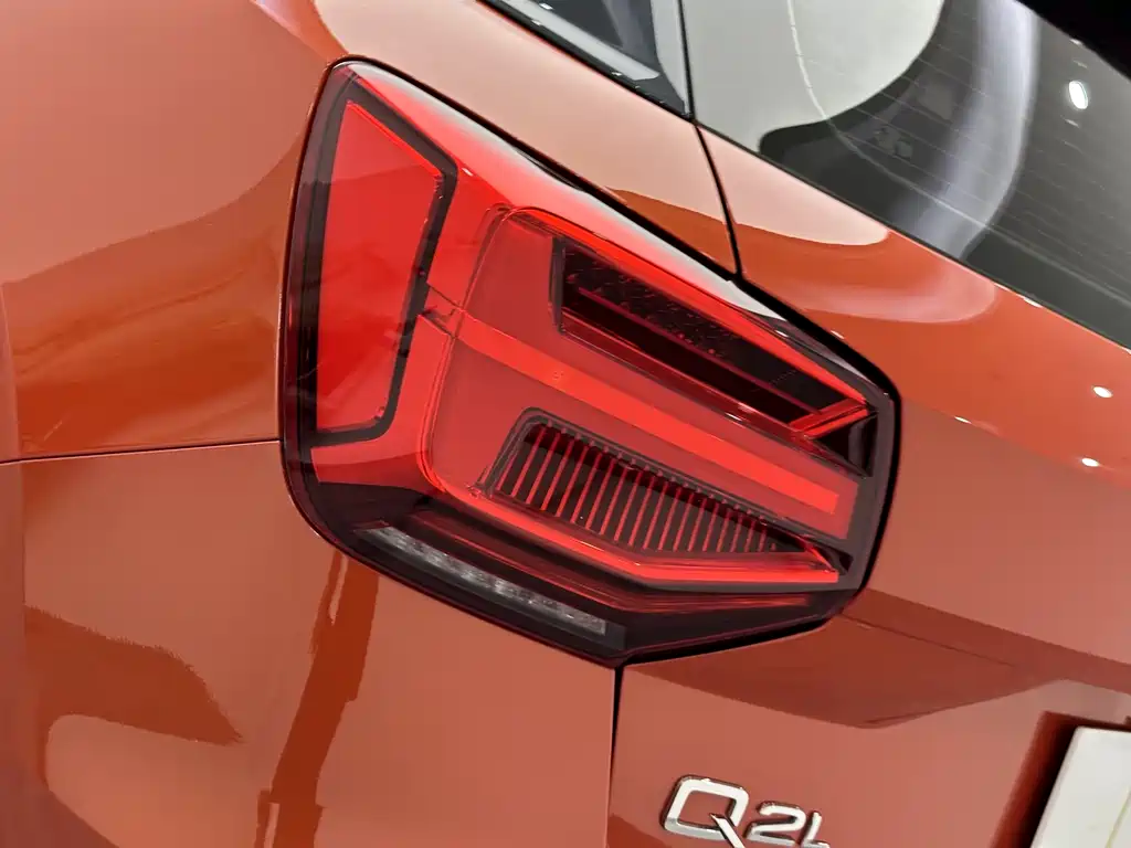 Audi Q2L 2019 — фото 21