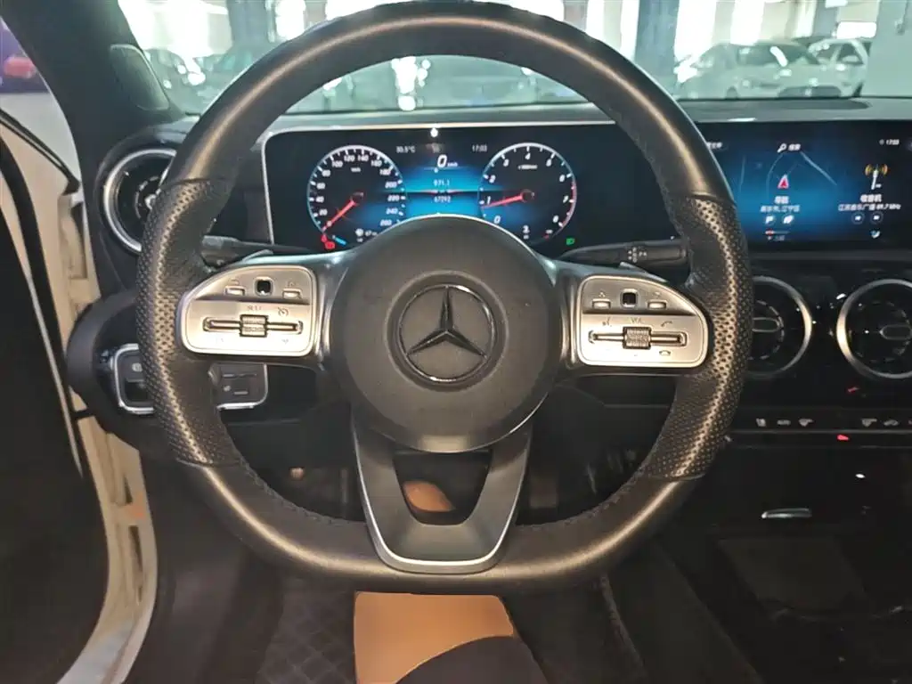 Mercedes-Benz A-Class 2020 — фото 10