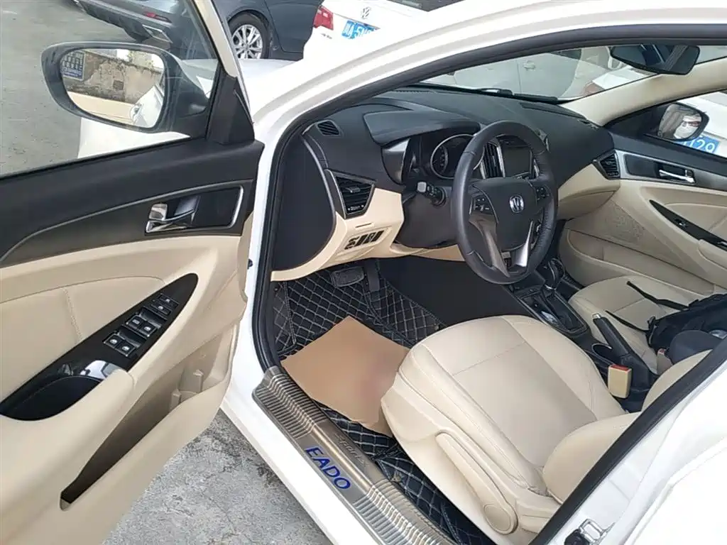 Changan Eado 2017 — фото 16