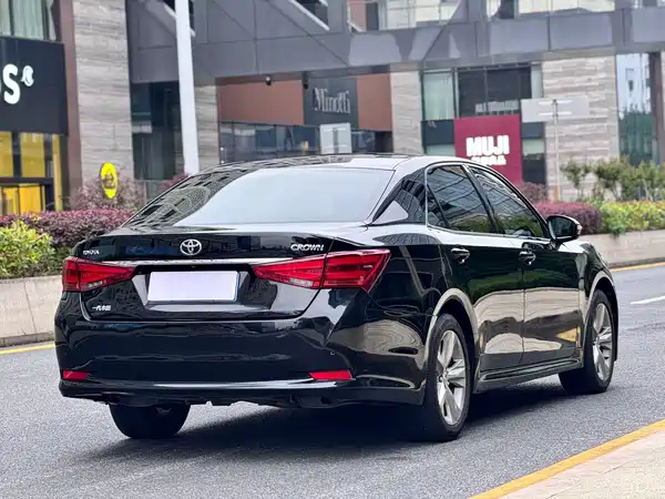 Toyota Crown 2017