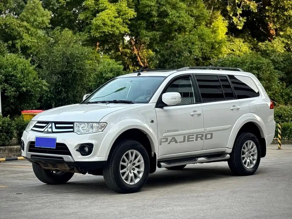 Mitsubishi Pajero Sport 2016