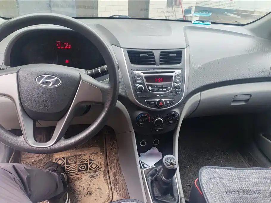 Hyundai Verna 2015 — фото 12