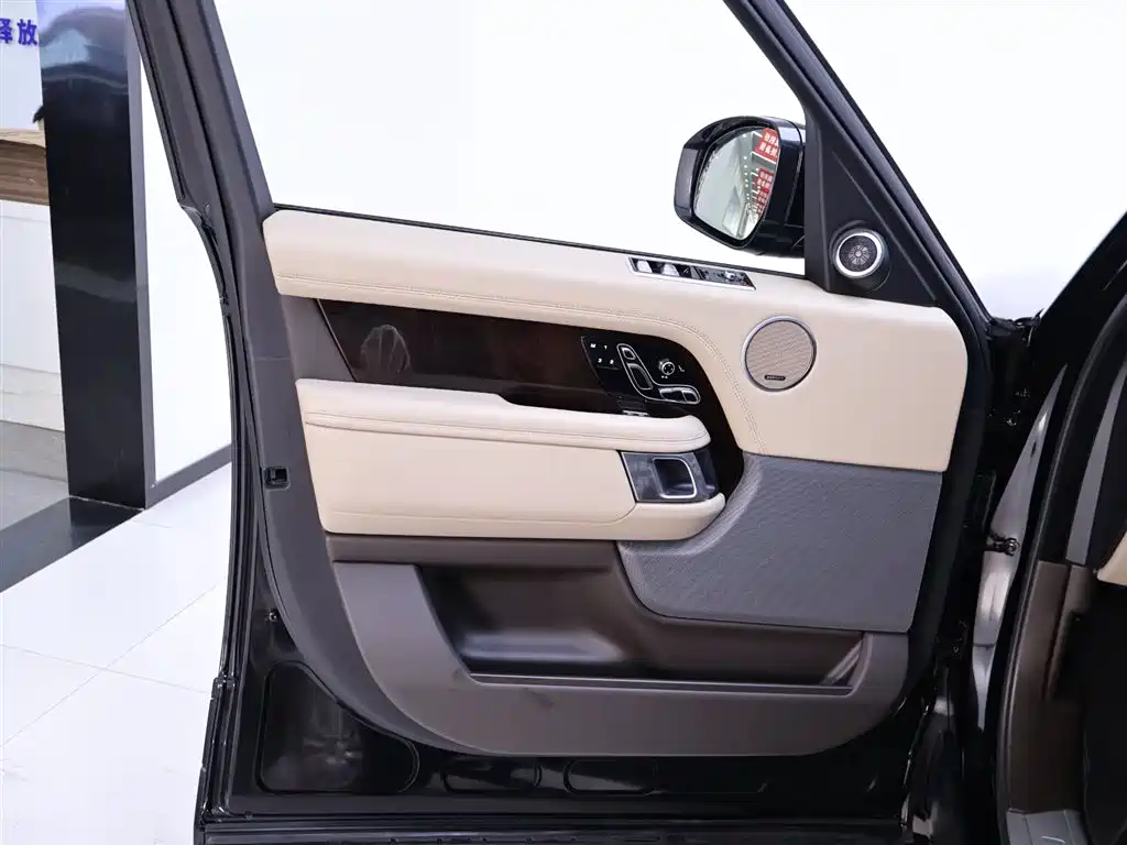 Land Rover Range Rover 2022 — фото 18