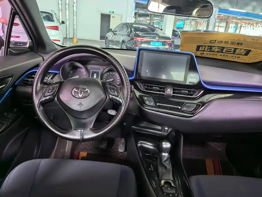 Toyota C-HR 2019 — фото 14