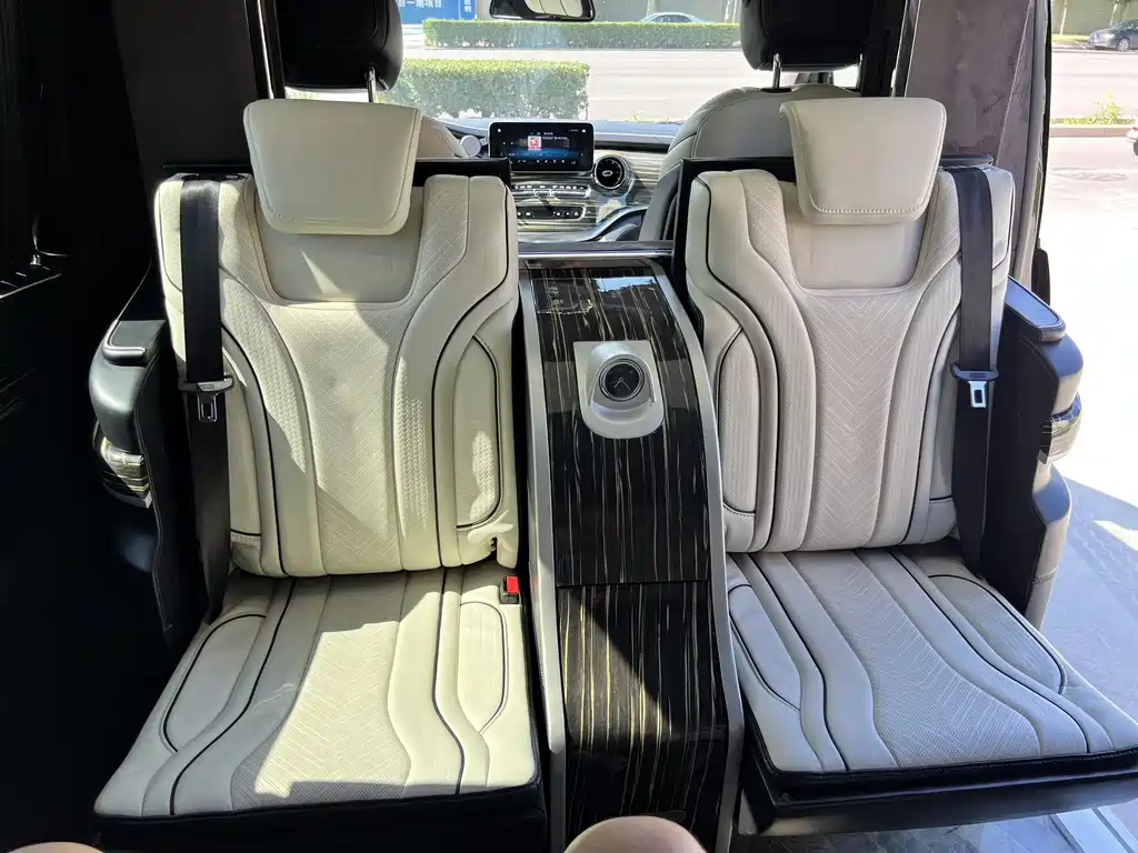 Mercedes-Benz V-Class 2021 — фото 17