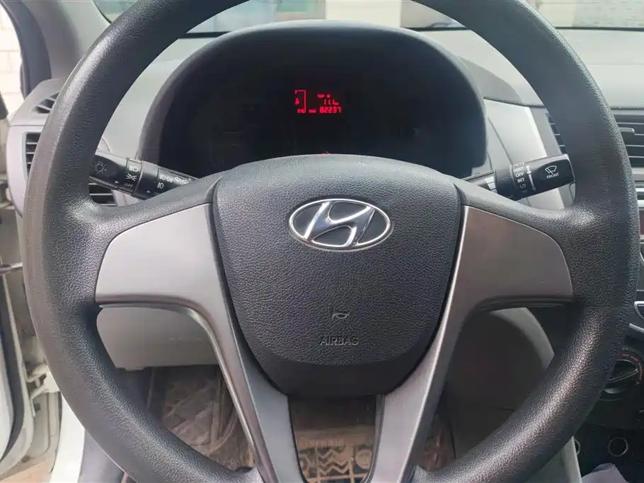Hyundai Verna 2015 — фото 15