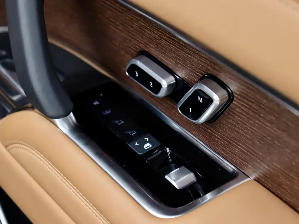 Land Rover Range Rover 2023 — фото 10