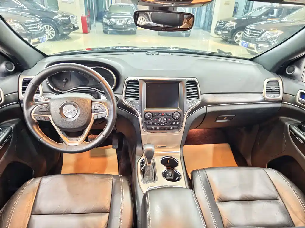 Jeep Grand Cherokee 2019 — фото 15
