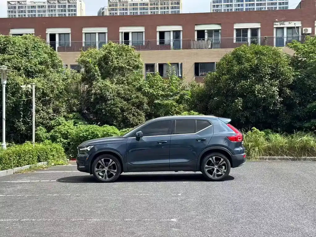 Volvo XC40 2021 — фото 8
