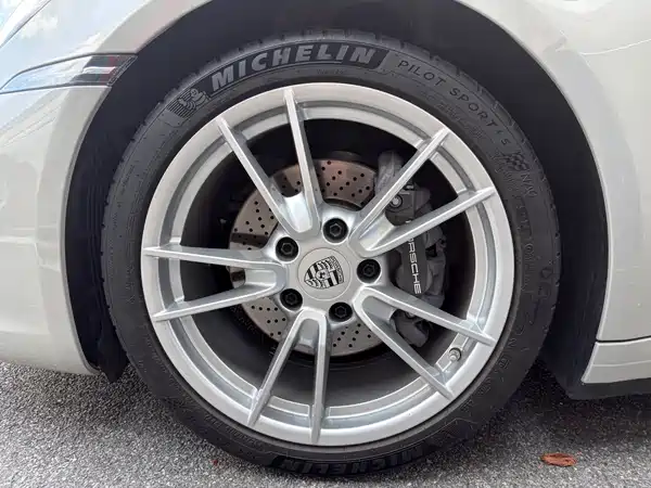Porsche 911 2023