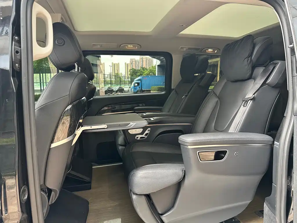 Mercedes-Benz V-Class 2021 — фото 13