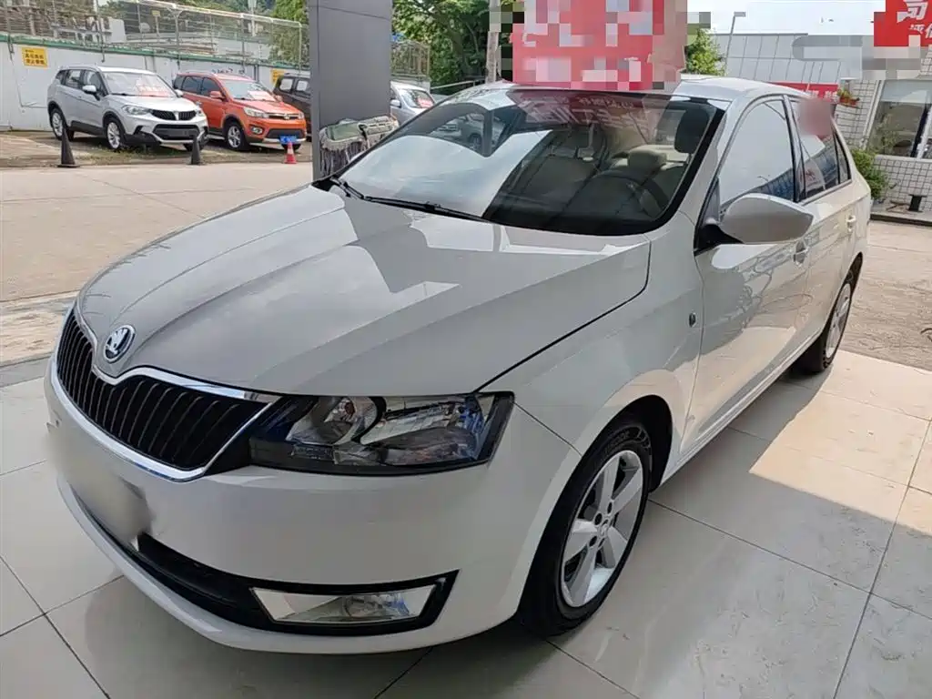 Skoda Rapid 2014 — фото 1