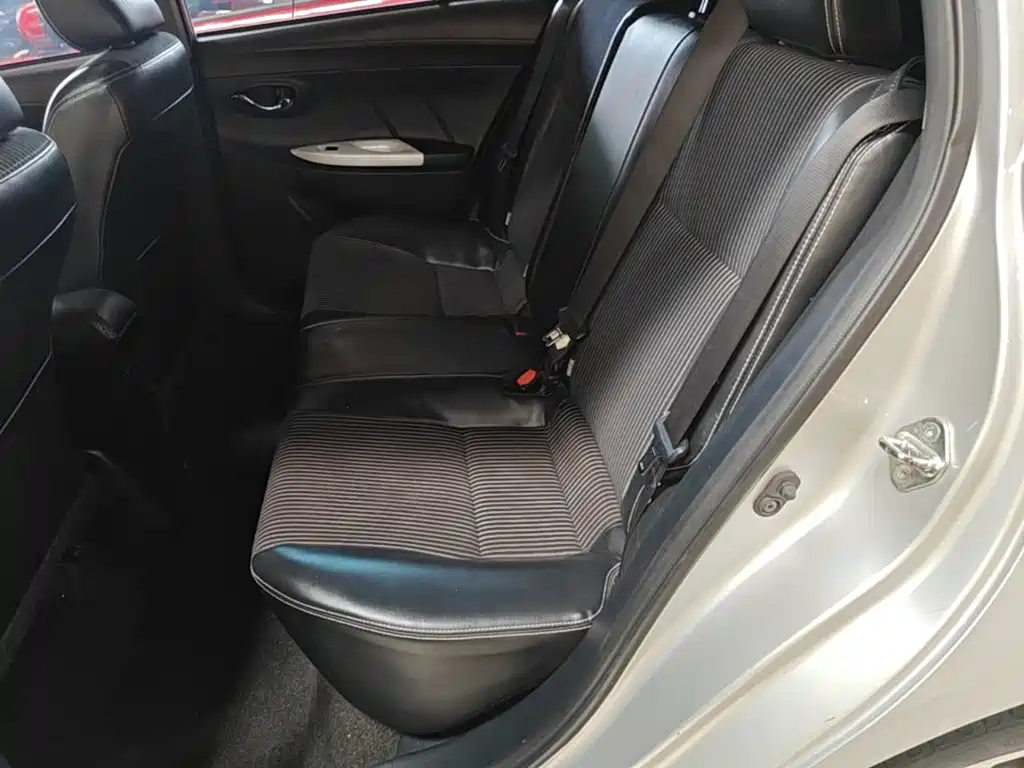 Toyota Yaris L 2015 — фото 17