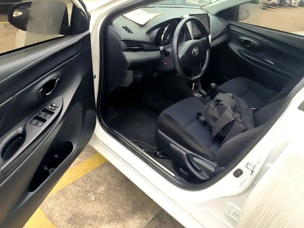 Toyota Yaris L 2018 — фото 16