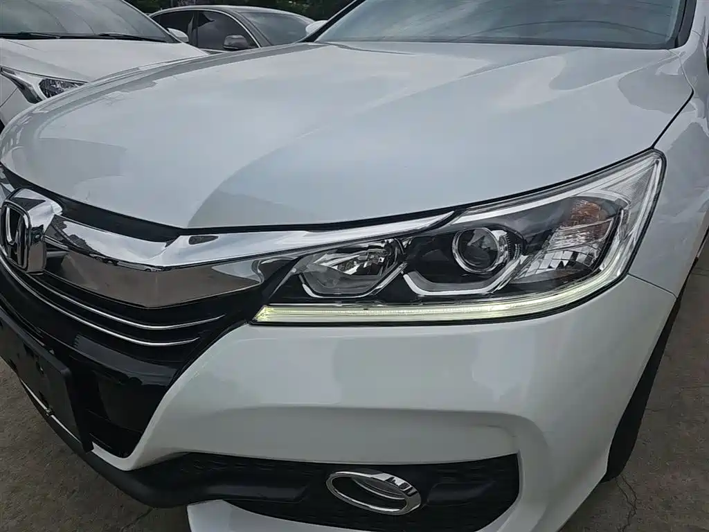 Honda Accord 2018 — фото 24