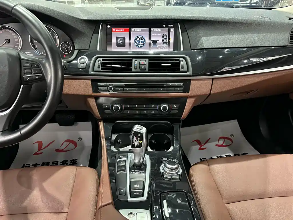 BMW 5 Series 2017 — фото 11