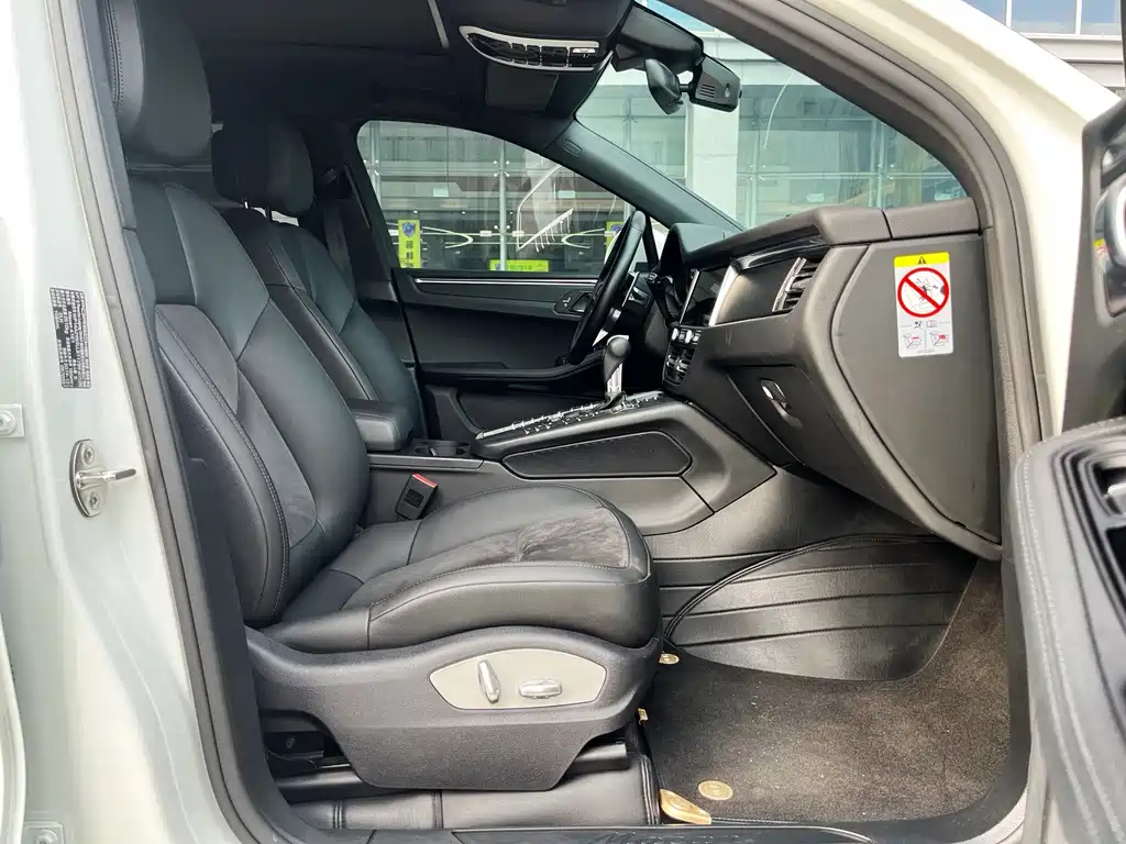 Porsche Macan 2018 — фото 18