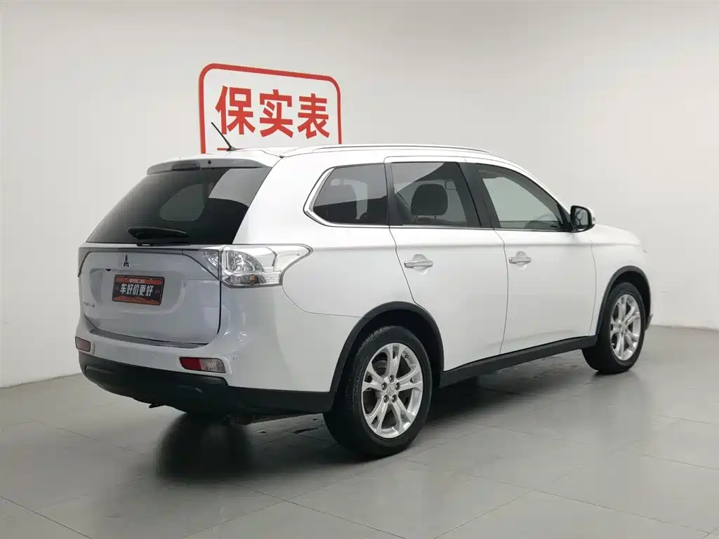 Mitsubishi Outlander 2015 — фото 2