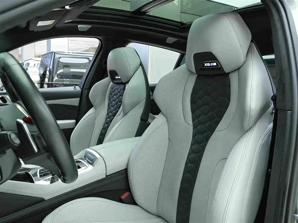 BMW X6 M 2022 — фото 12