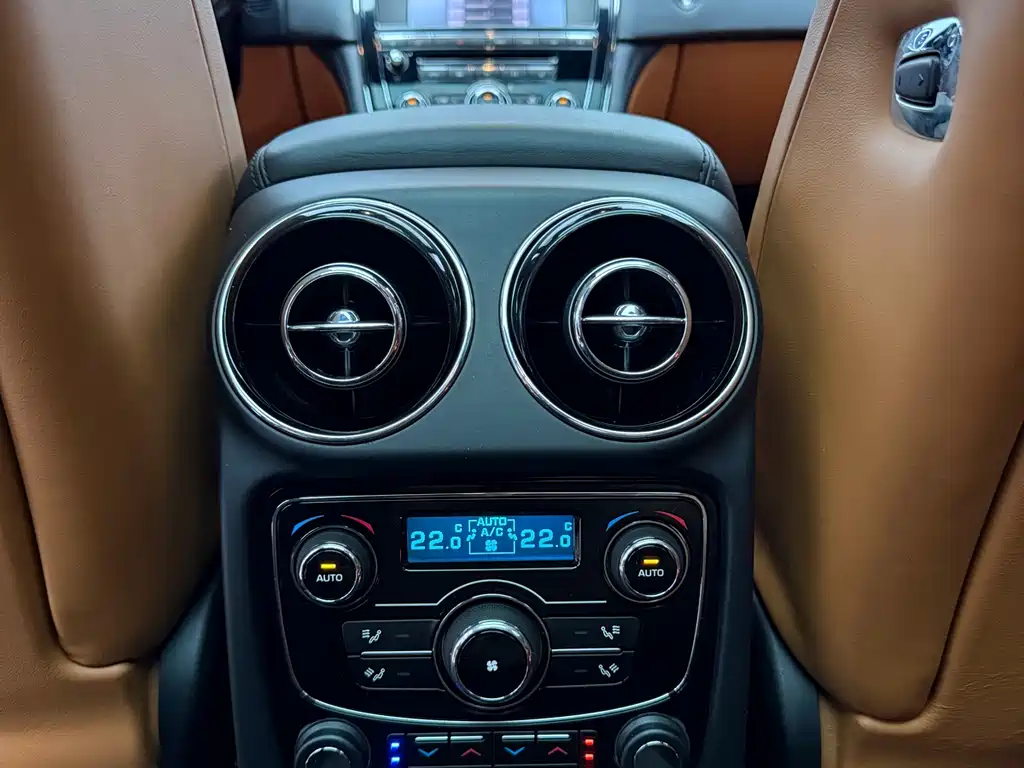 Jaguar XJ 2013 — фото 29