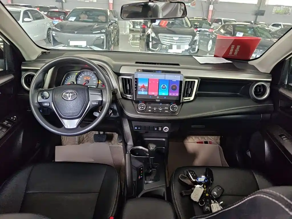 Toyota RAV4 2019 — фото 10