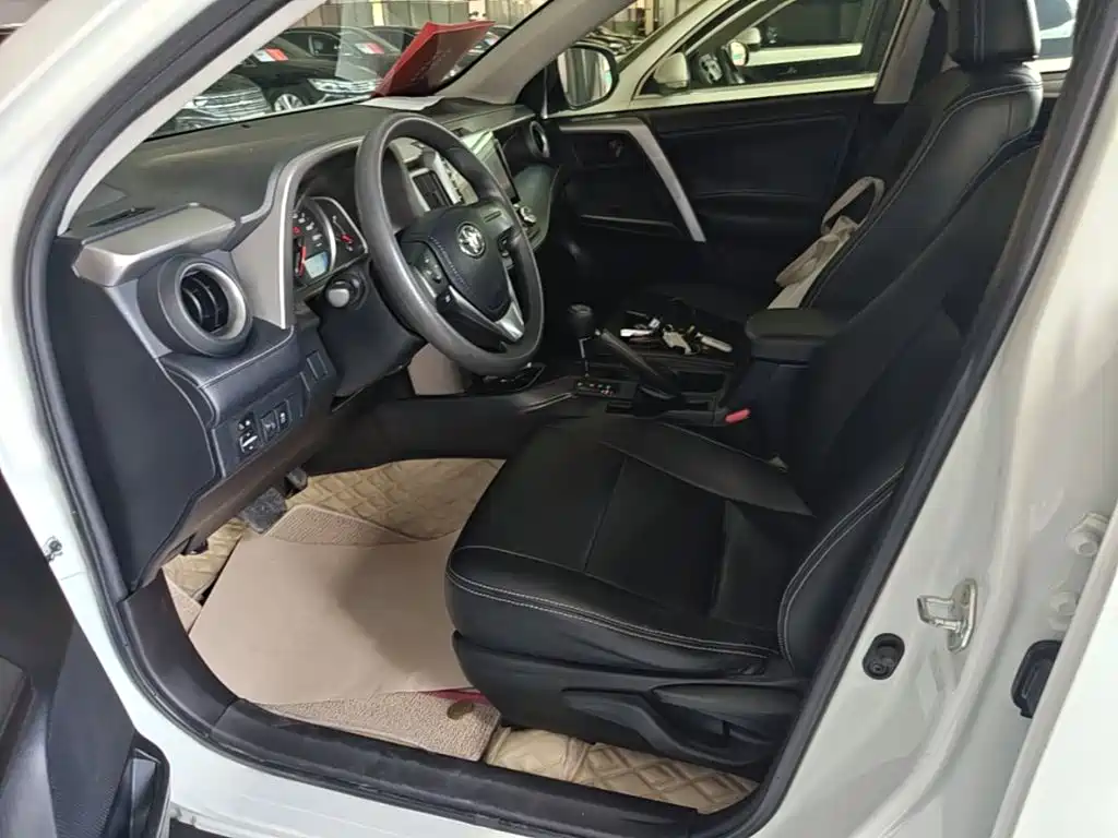 Toyota RAV4 2019 — фото 15