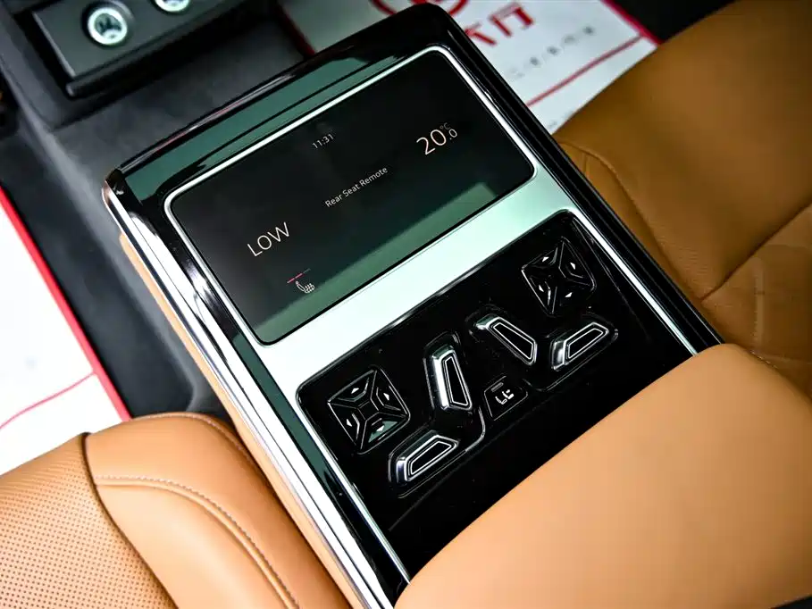 Audi A8 2025 — фото 36