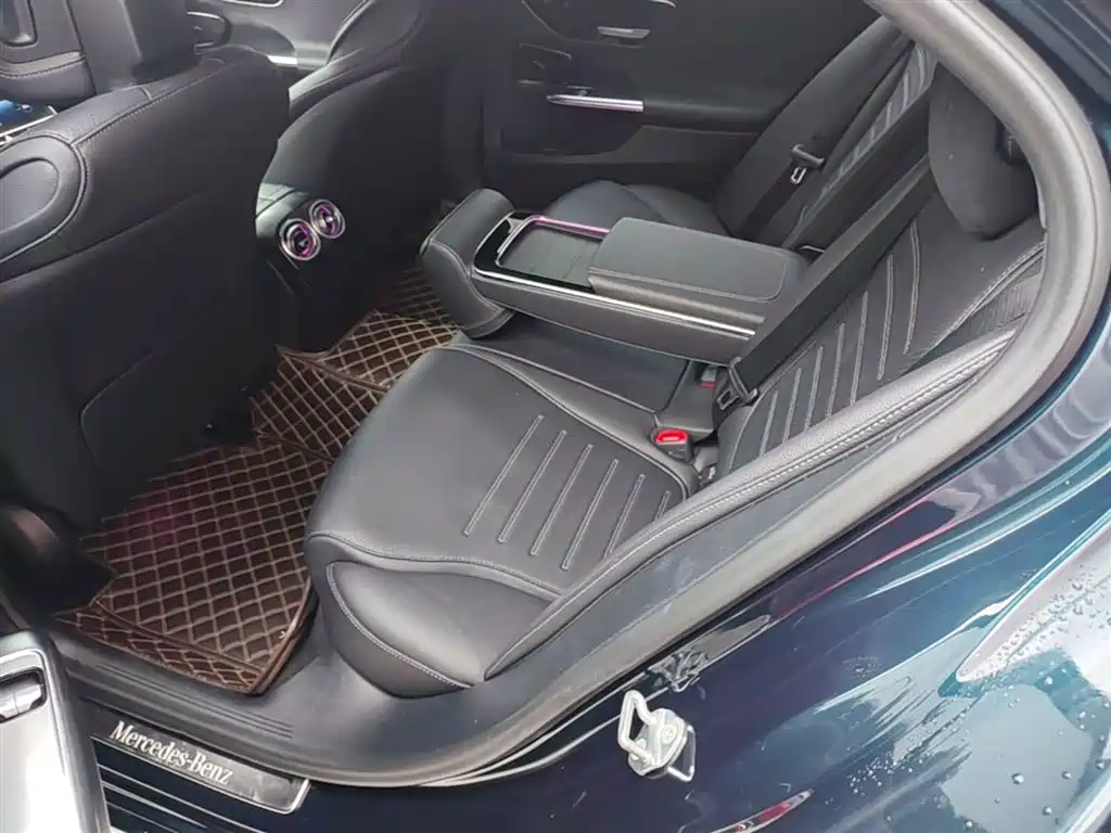 Mercedes-Benz C-Class 2023 — фото 17