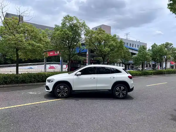 Mercedes-Benz GLA 2023