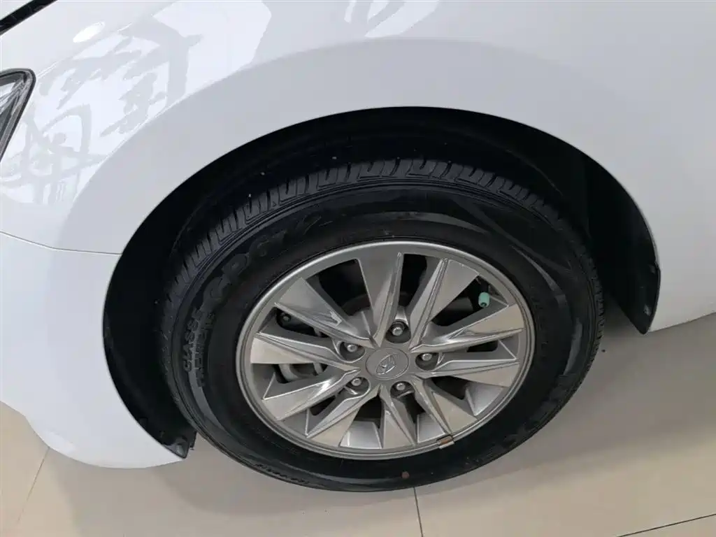 Hyundai Elantra 2019 — фото 23