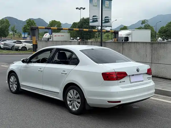 Volkswagen Sagitar 2016